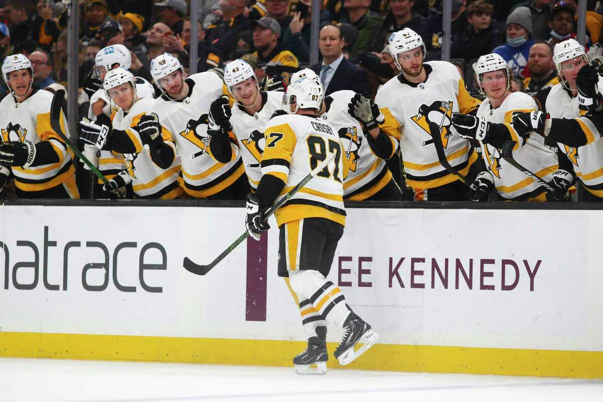 Pittsburgh’s Sidney Crosby reacts with his Penguins teammates after scoring his 499th career goal in the second period of a game against the Boston Bruins at TD Garden on Tuesday.