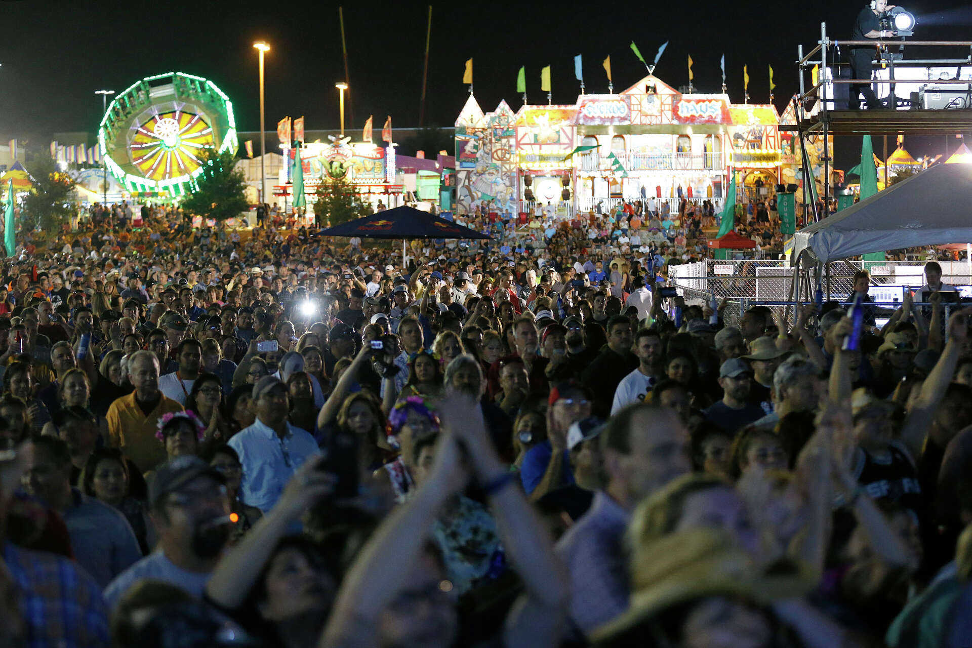 The 2022 Fiesta Oyster Bake lineup is out. Here's who's performing.