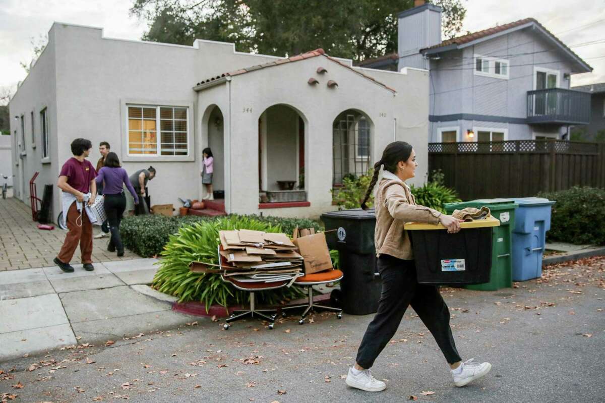 Ayah Chakmakchi, 22, carries a box to her father’s van in Palo Alto. Mohamed Chakmakchi is under threat of losing his home.