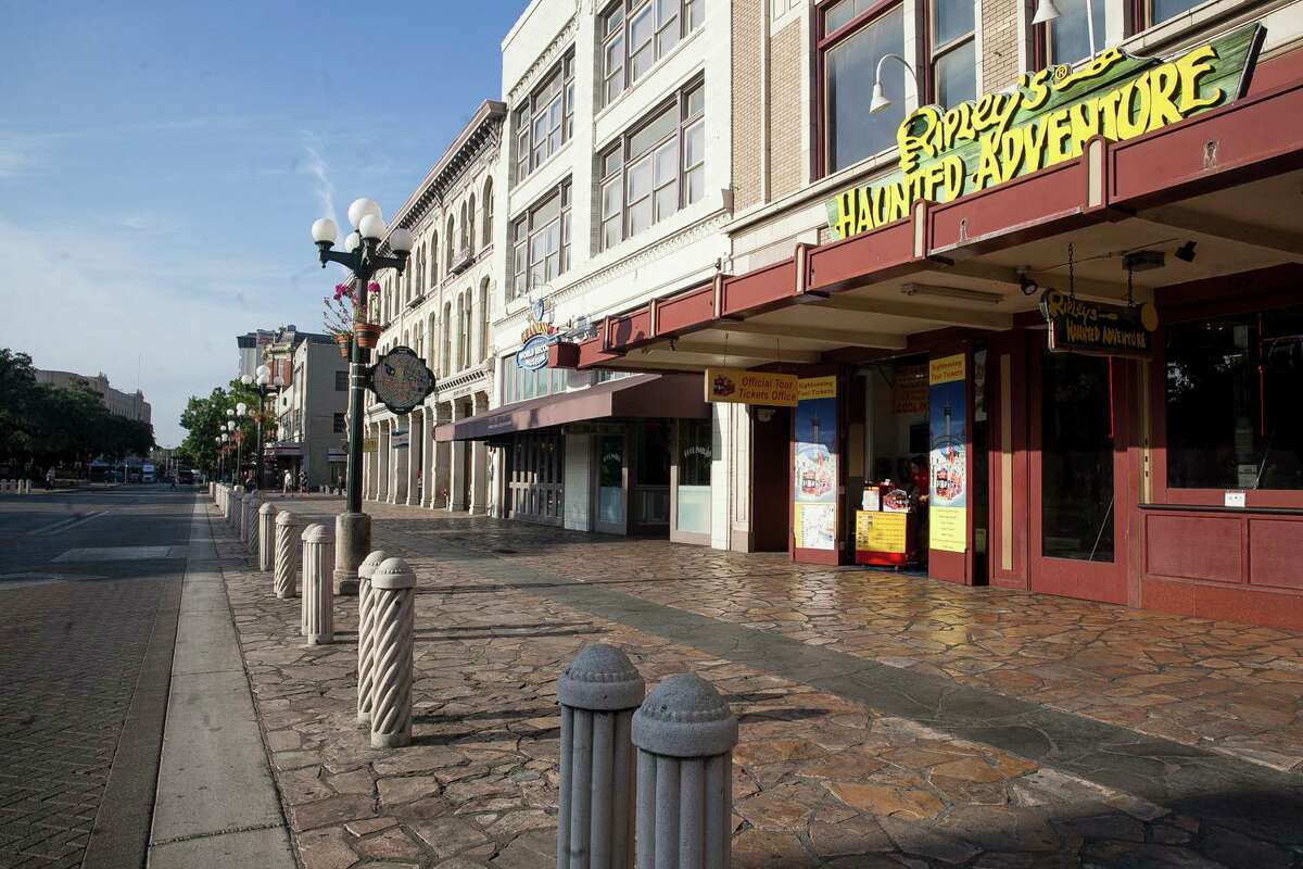 Tourist attractions to vacate Alamo Plaza buildings, making way for new  museum and visitor center