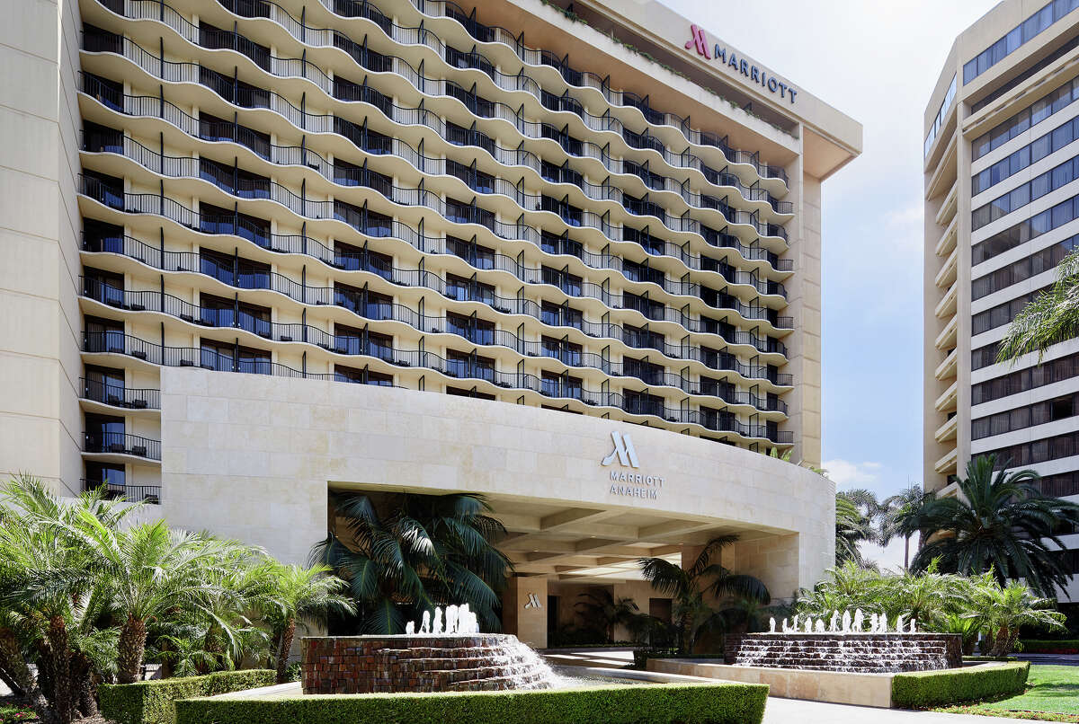 The front entrance of the Anaheim Marriott.