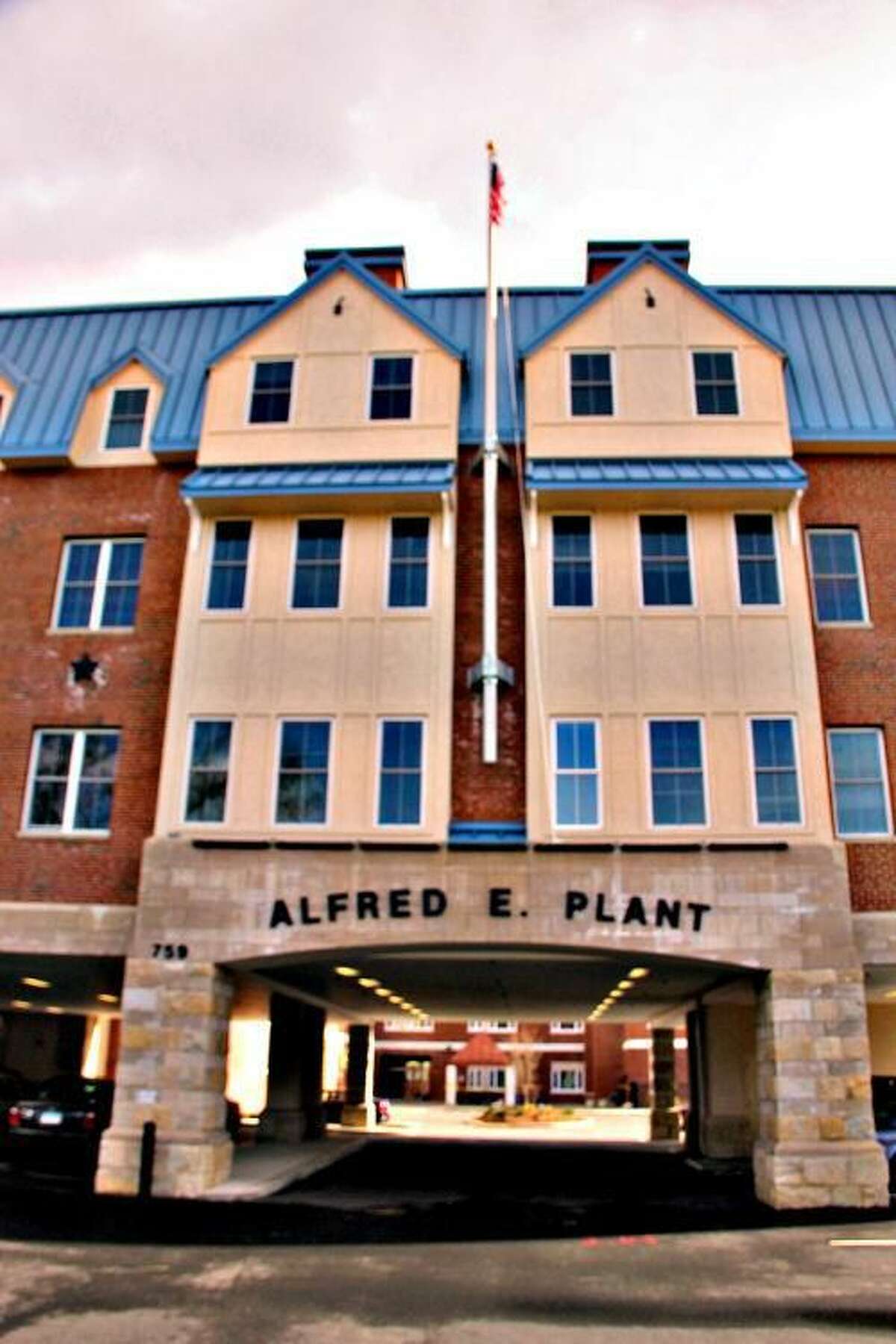 Alfred E. Plant housing complex accepting applications for limited time