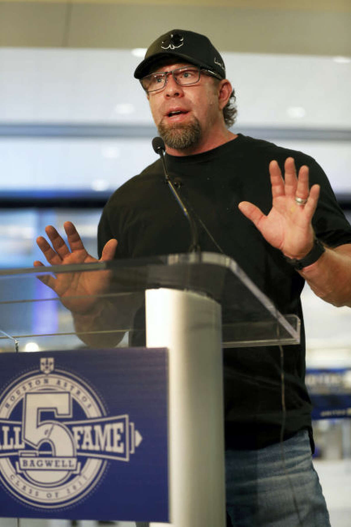 Jeff Bagwell gets into Hall of Fame on 7th try