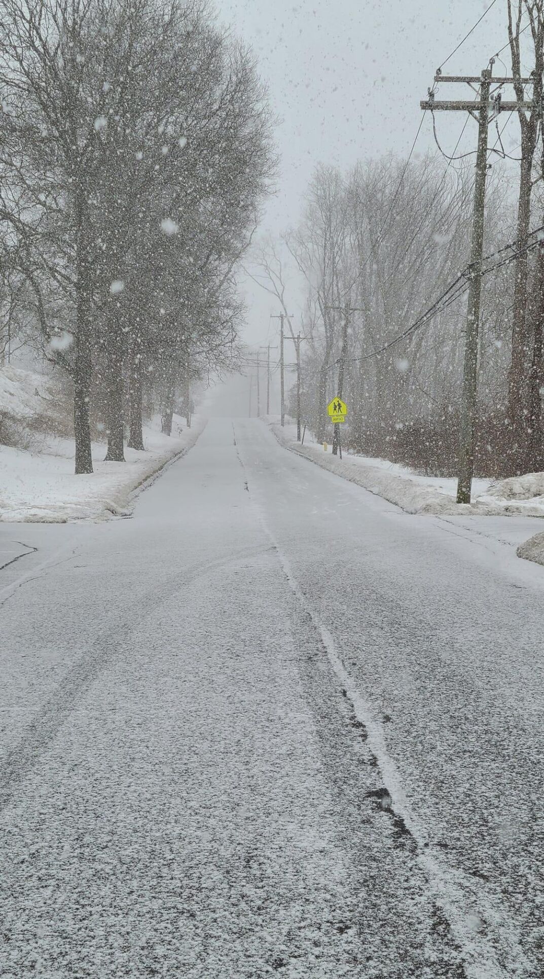 Live updates: Snow causes slick roads in CT