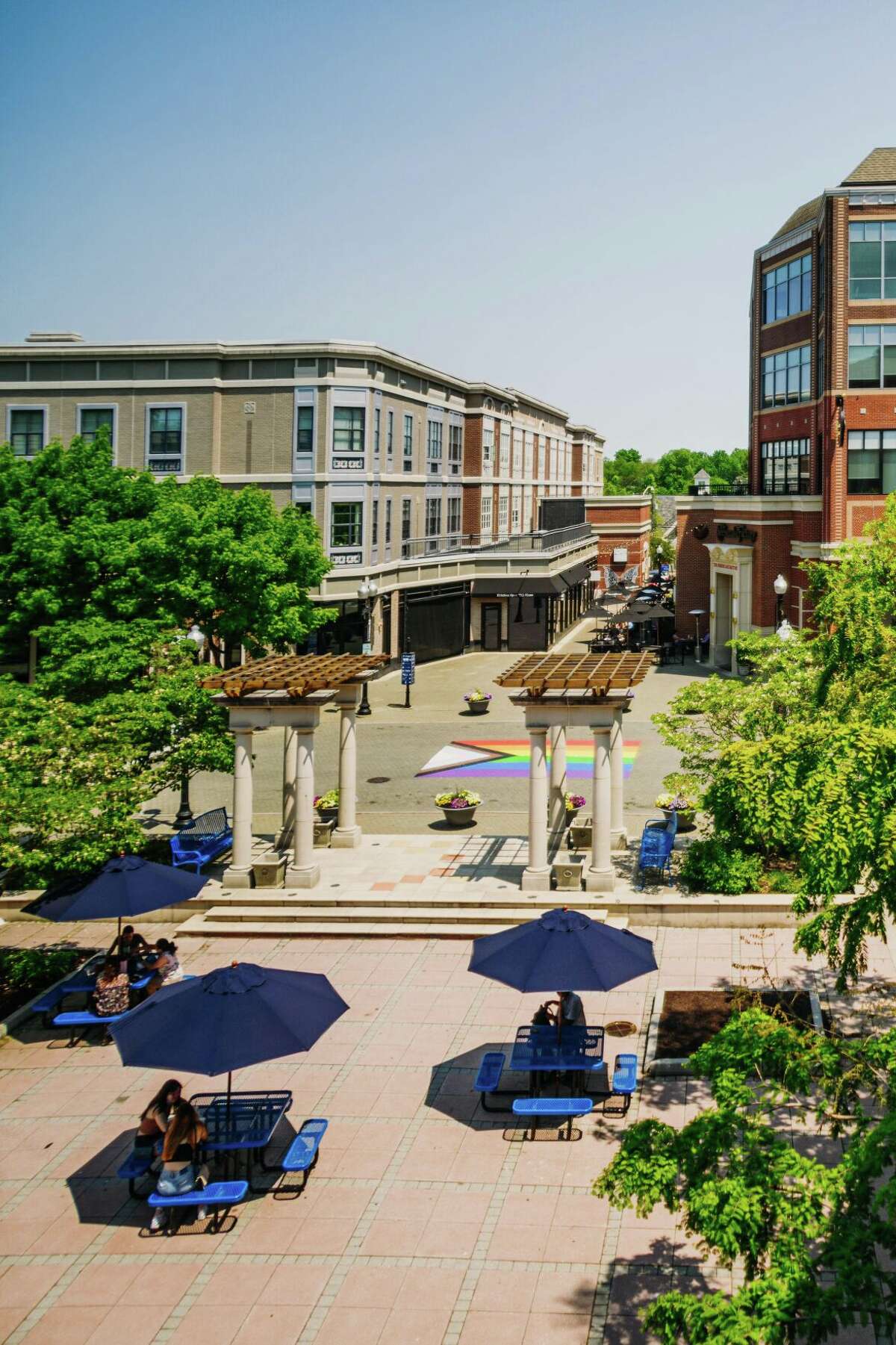 Greenwich firm new owner of Blue Back Square in West Hartford