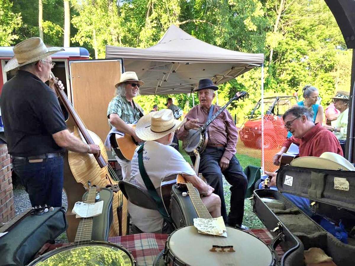 Roxbury’s annual Pickin’ and Fiddlin’ contest returns