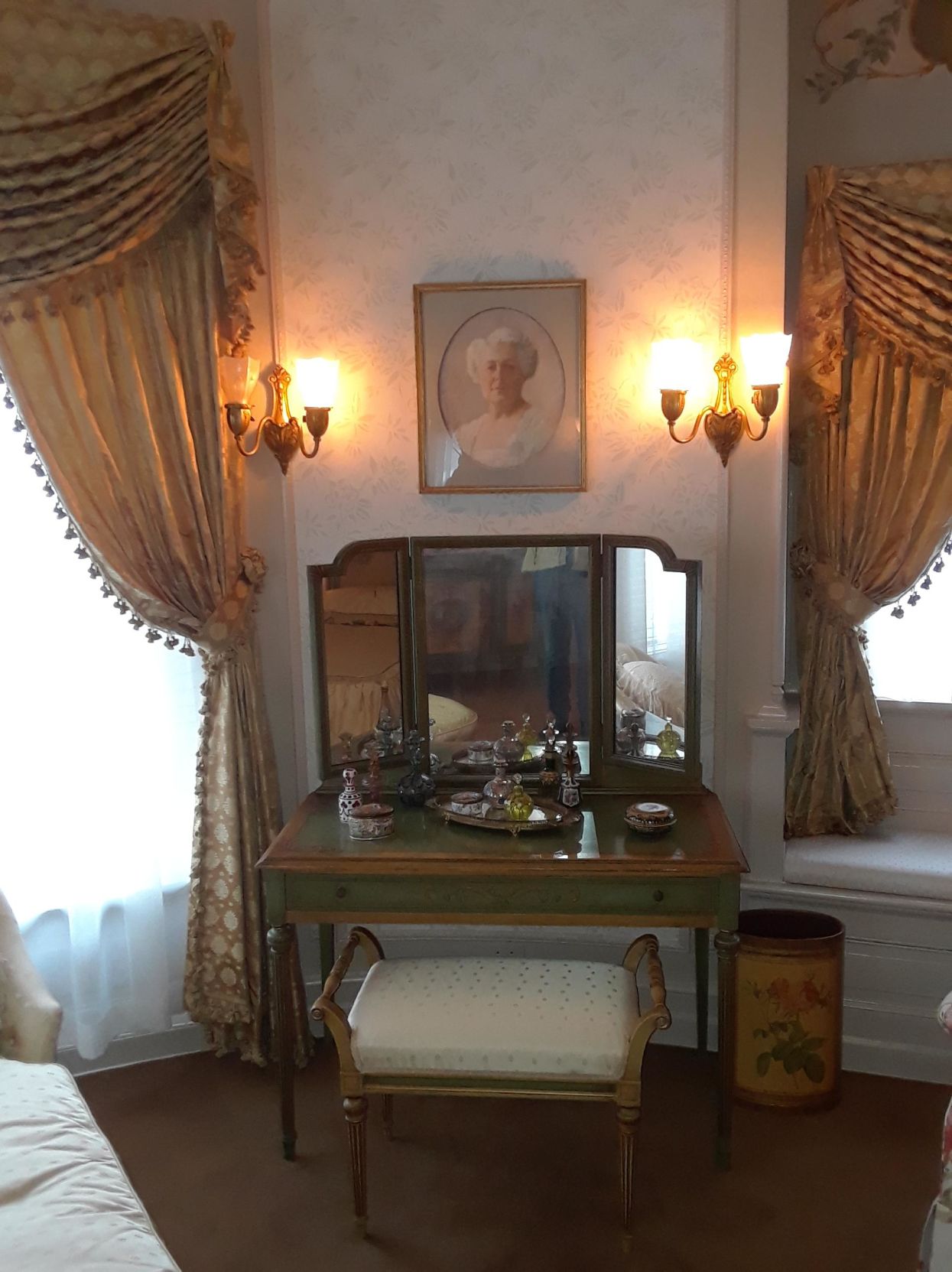 Torrington’s HotchkissFyler House is decked out for Christmas