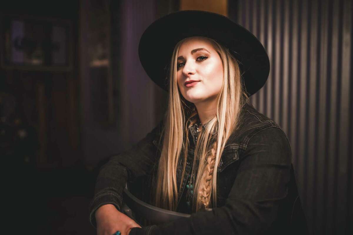 Country artist Morgan Ashley wrapped up 2021 by winning Female Artist of the Year at the Texas Country Music Awards and releasing new girl-power song, “Girl FYI.”