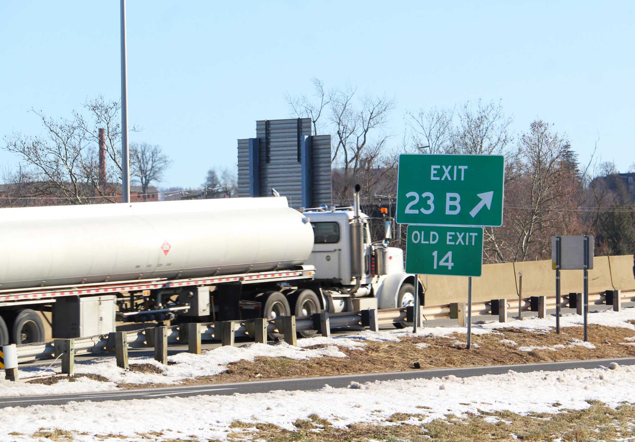 CT DOT exit sign replacement project underway on routes 9, 17 and 82