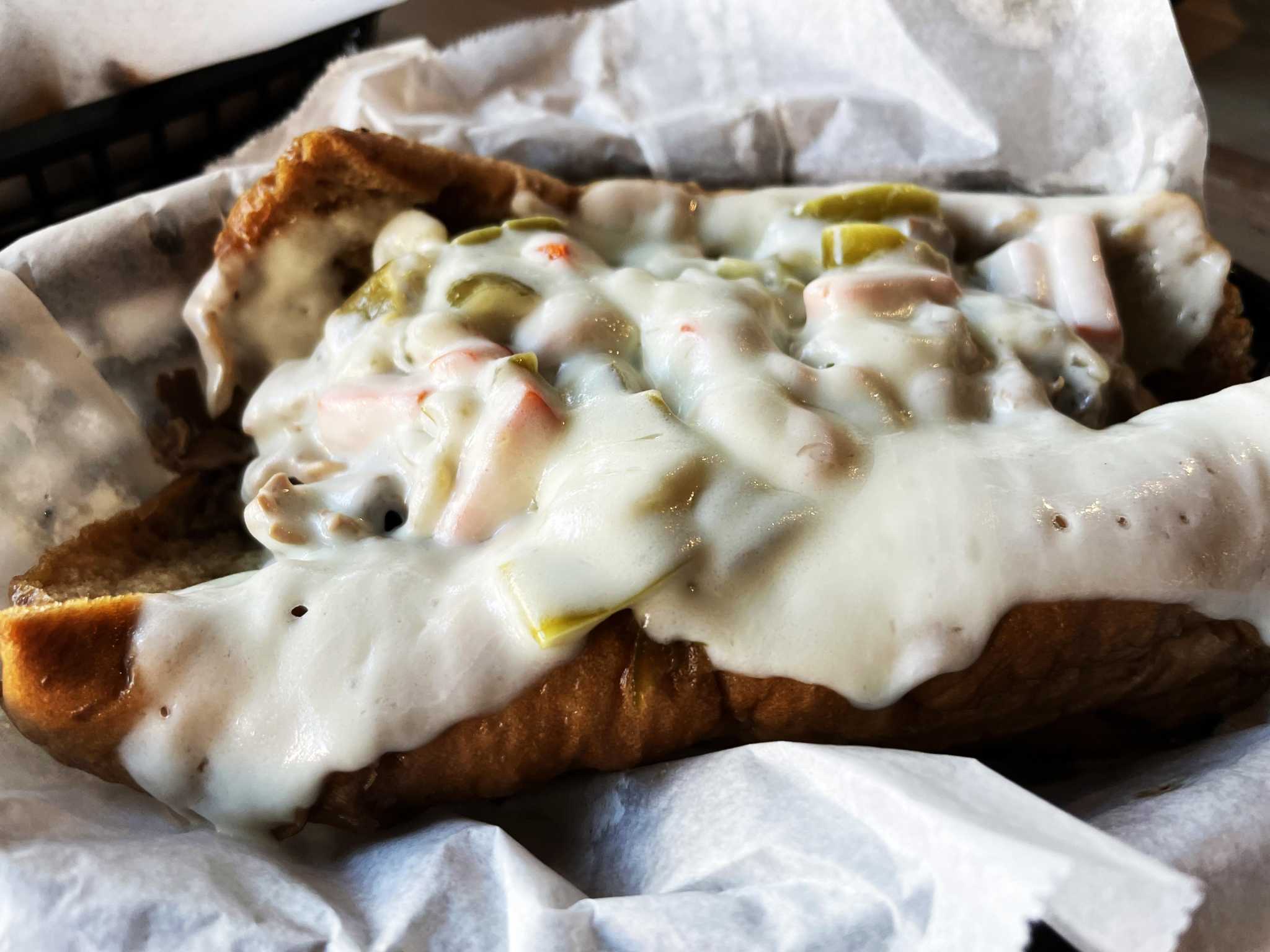 The Italian beef sandwich at San Antonio's Chicago Cubs-themed Wrigleyville Grill brings true Windy City flavor to S.A. - Vimarsana News