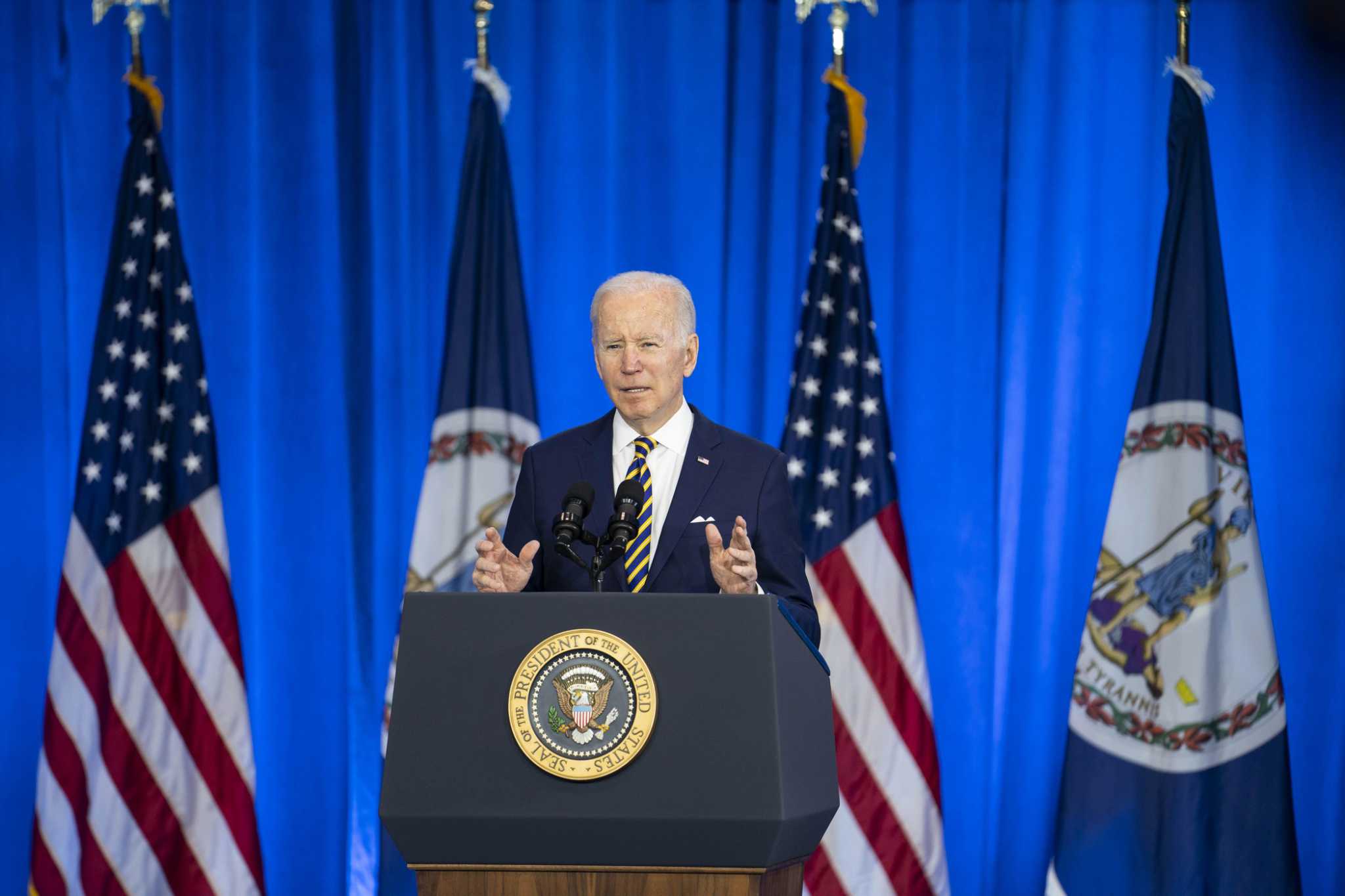 Texas AG Paxton sues Biden over $15 minimum wage mandate for federal contractors - Vimarsana News