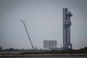 FAA: SpaceX can launch, but must address environmental issues