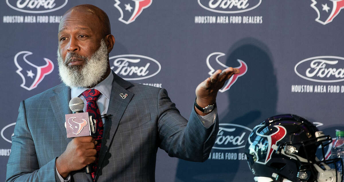 Texans GM: Hiring of Lovie Smith not influenced by Brian Flores suit