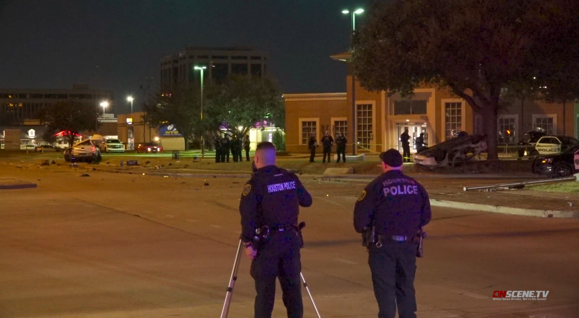 Speeding suspected in crash that killed 2 in northwest Houston