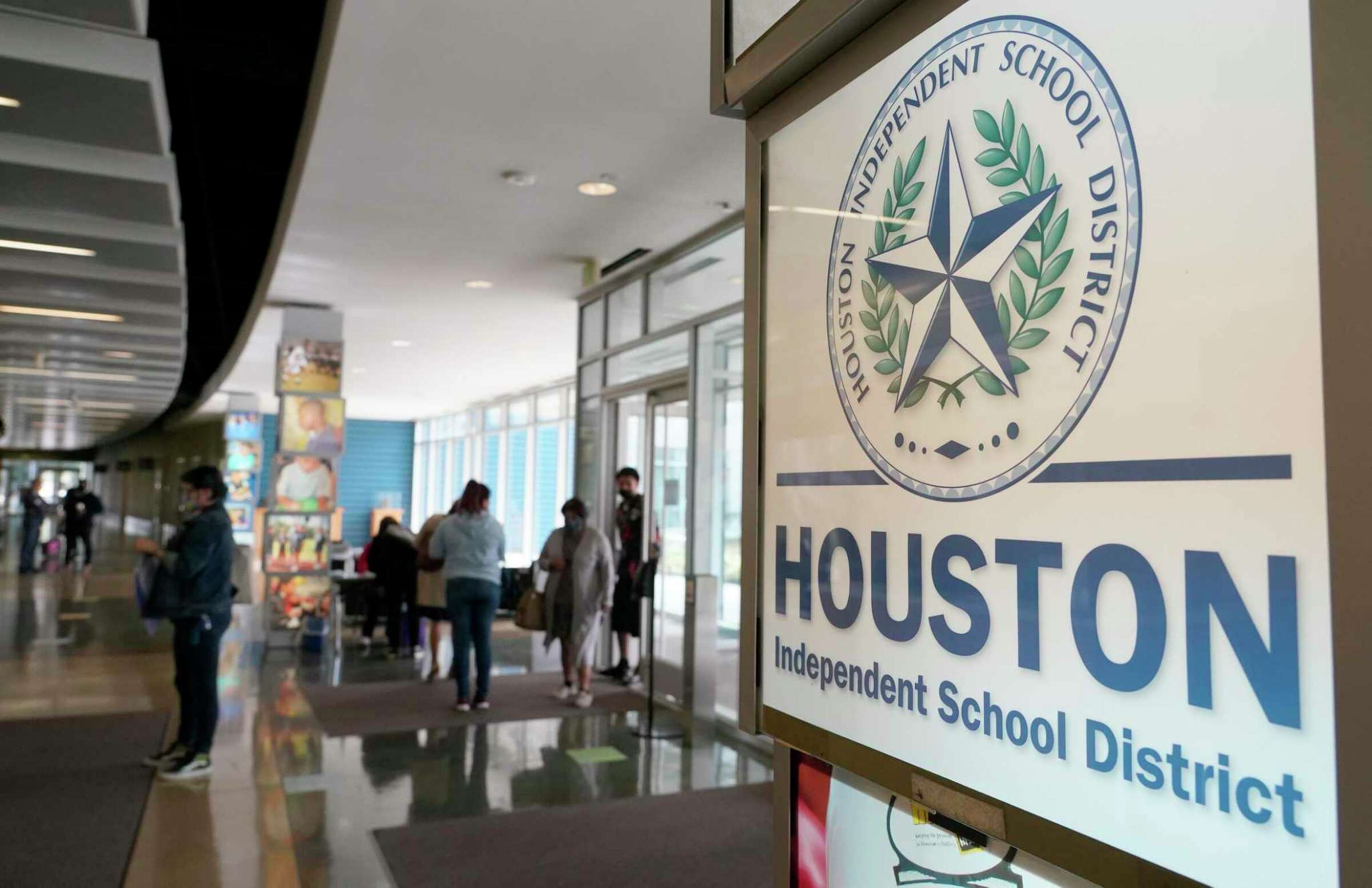 5-year HISD audit finds $300 million surplus as teacher pay continues to rank below other districts