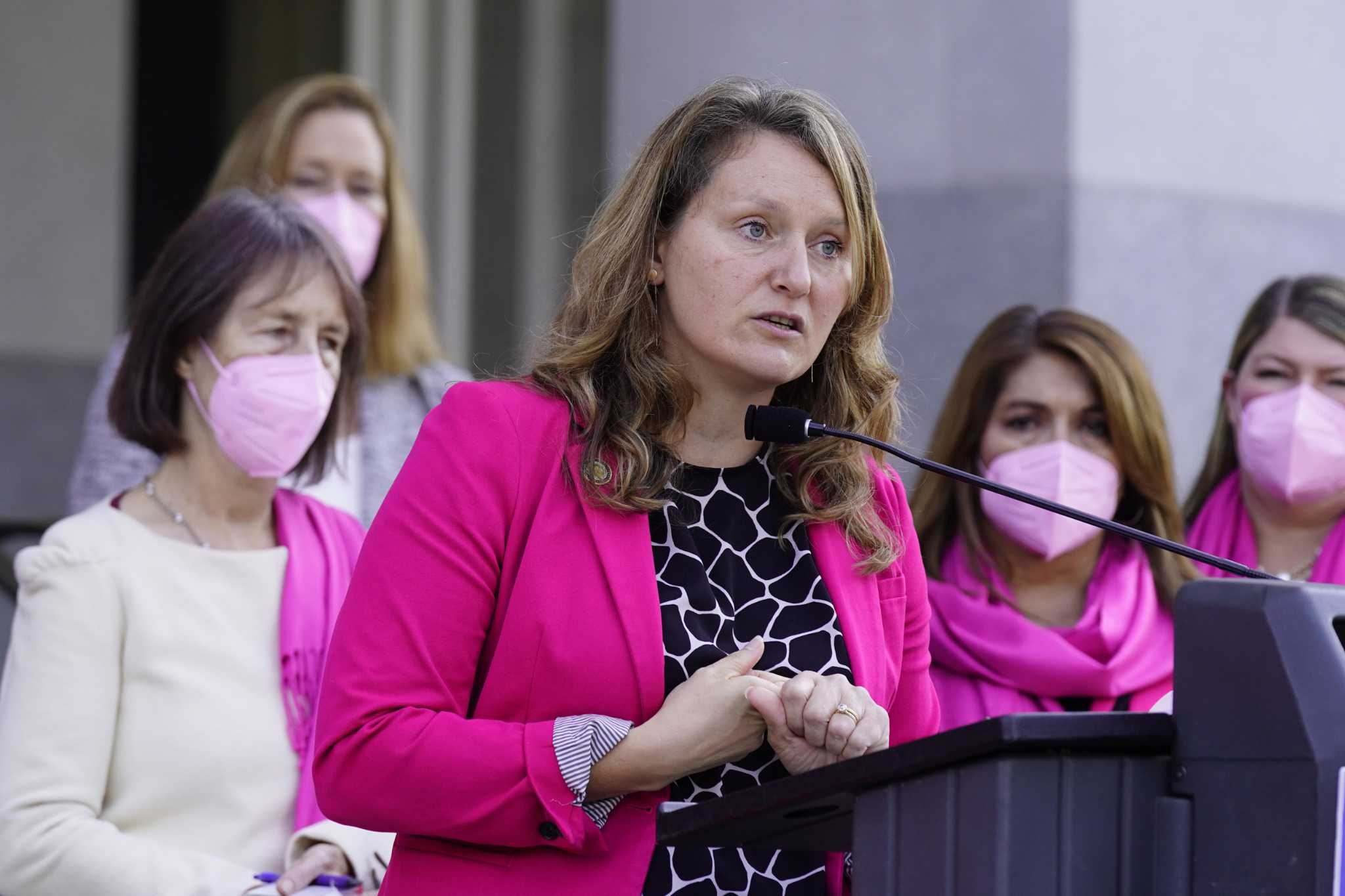 Truck convoy protests outside the home of East Bay legislator proposing vaccine mandate, abortion bills - Vimarsana News