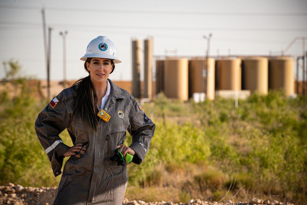 West Texas GOP candidate Sarah Stogner poses seminude, taking