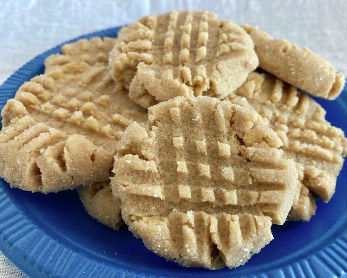 Lovina shares a recipe for honey peanut butter cookies in this week's column.