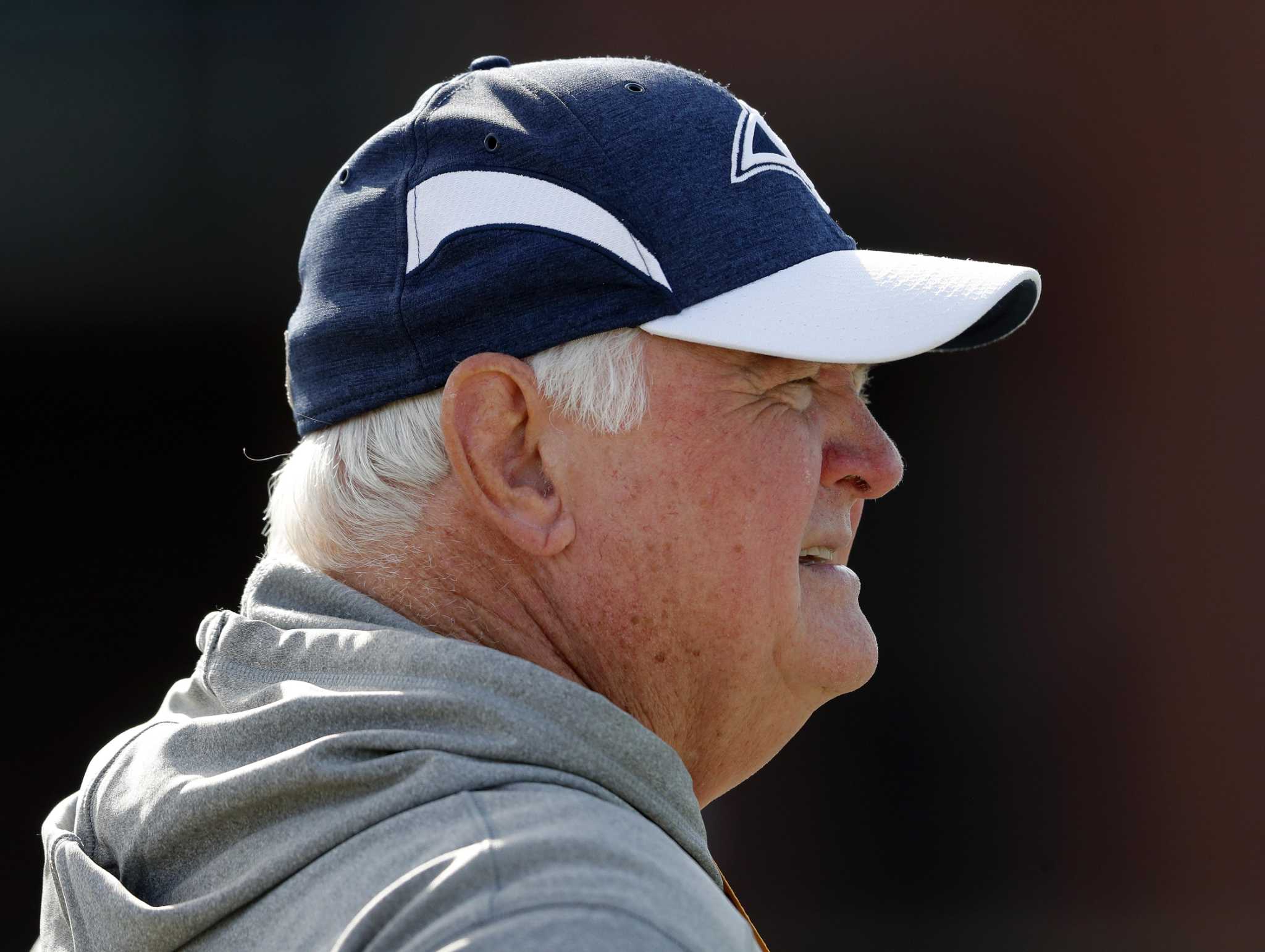 Wade Phillips' Outfit For The Rams' Super Bowl Flight Is Going Viral - The  Spun: What's Trending In The Sports World Today