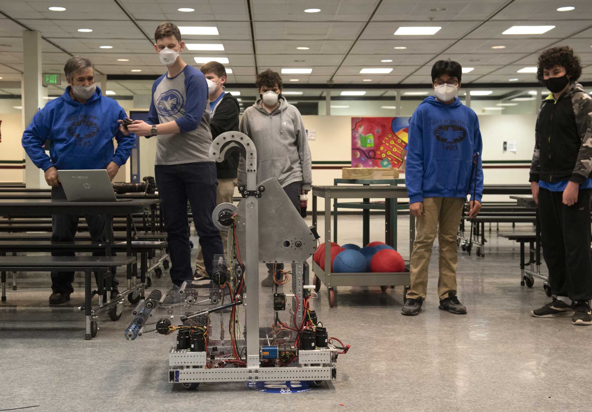 Flooded with donations, Albany robotics team going to nationals - Vimarsana News