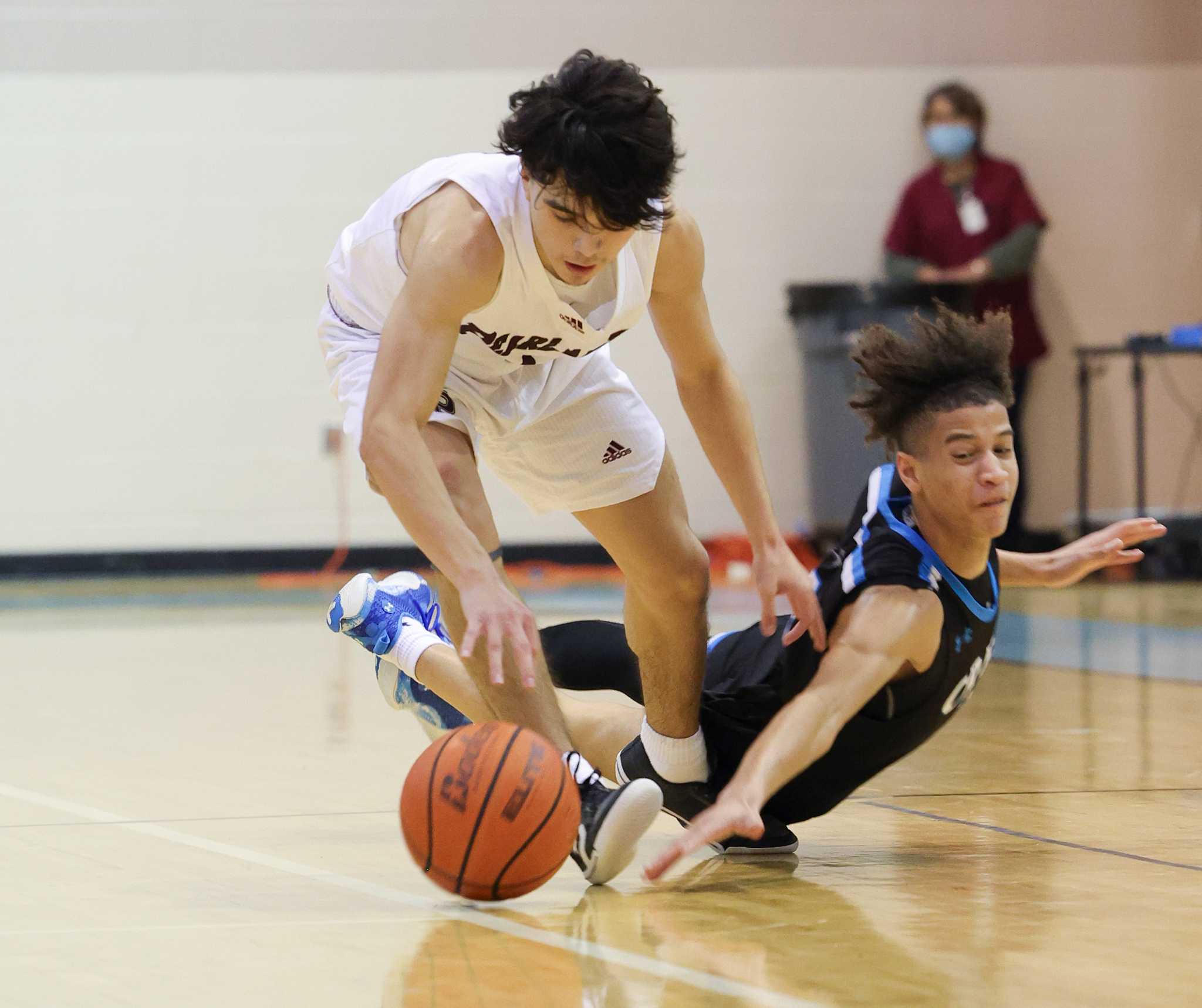 Shadow Creek boys basketball Pearland in 2OT