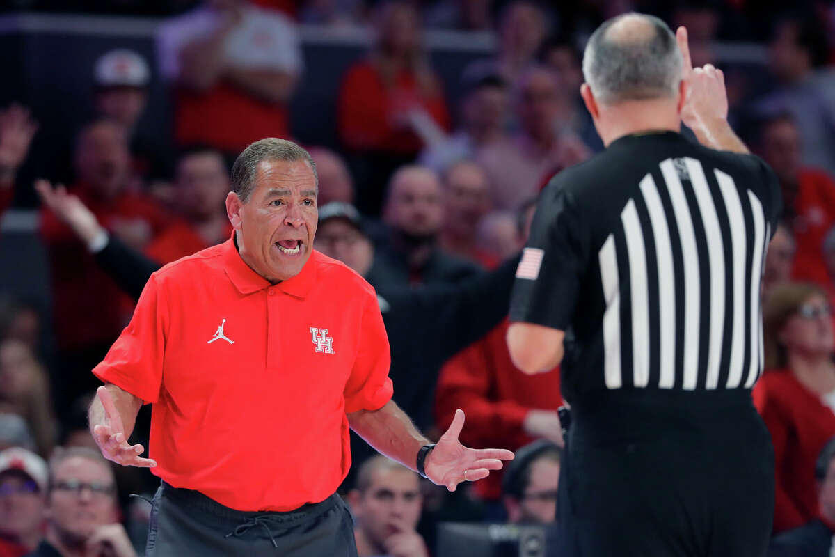 Houston head coach Kelvin Sampson argues a foul call with an official during the second half of an NCAA college basketball game against Memphis Saturday, Feb. 12, 2022, in Houston.