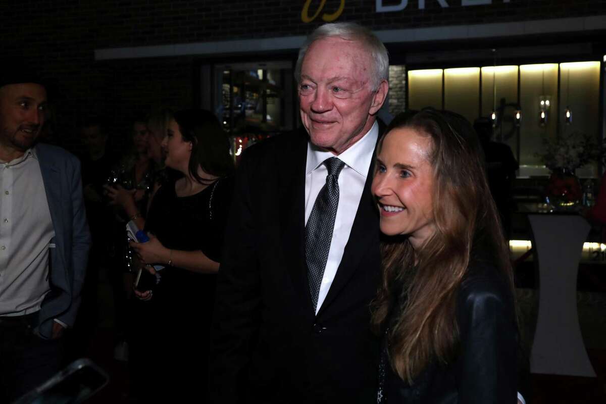 LOS ANGELES, CALIFORNIA - FEBRUARY 11: Jerry Jones poses with a guest during the Forbes Super Party at Winn Slavin Fine Art on February 11, 2022 in Los Angeles, California. (Photo by Anna Webber/Getty Images for Forbes)