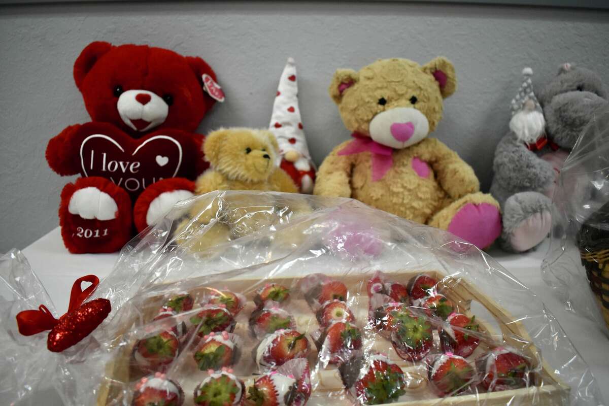 The Big Rapids Eagles hosted a Valentine's blue jean ball evening that featured dinner, dessert, specialty drinks, music and dancing throughout the evening. 