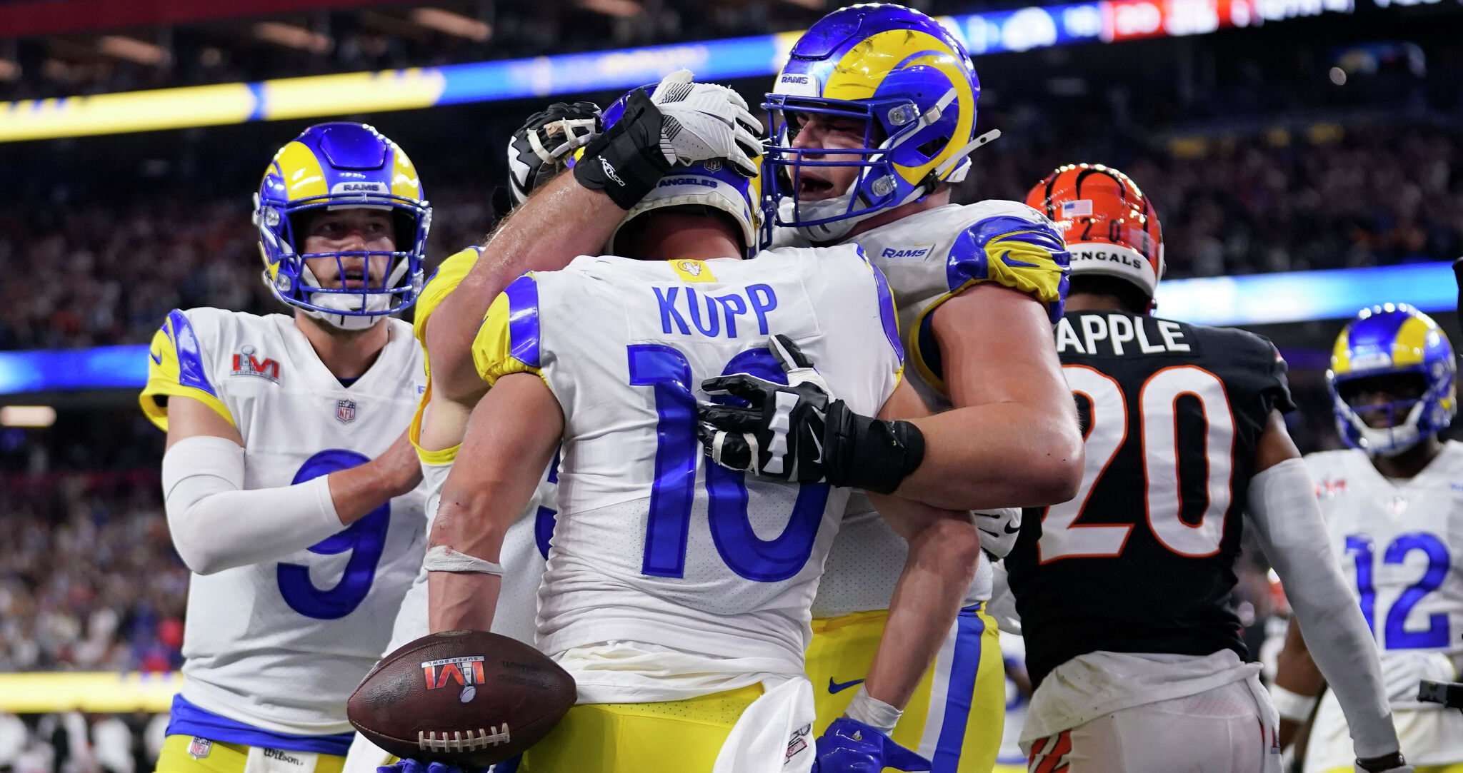 Los Angeles Rams' Cooper Kupp scores TD on 4-yard pass from