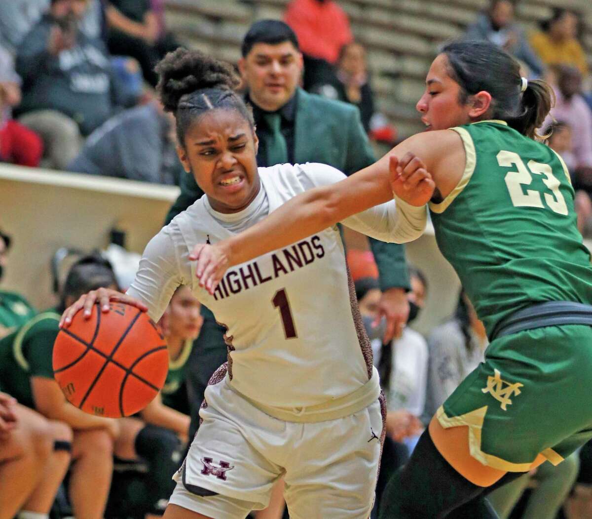 Highlands guard Janiah Perkins (1) drives on McCollum guard Mia Camarillo (23) in the first half on Monday, Feb. 14, 2022 at Alamo Convocation Center. Highlands defeated McCollum 63-45.
