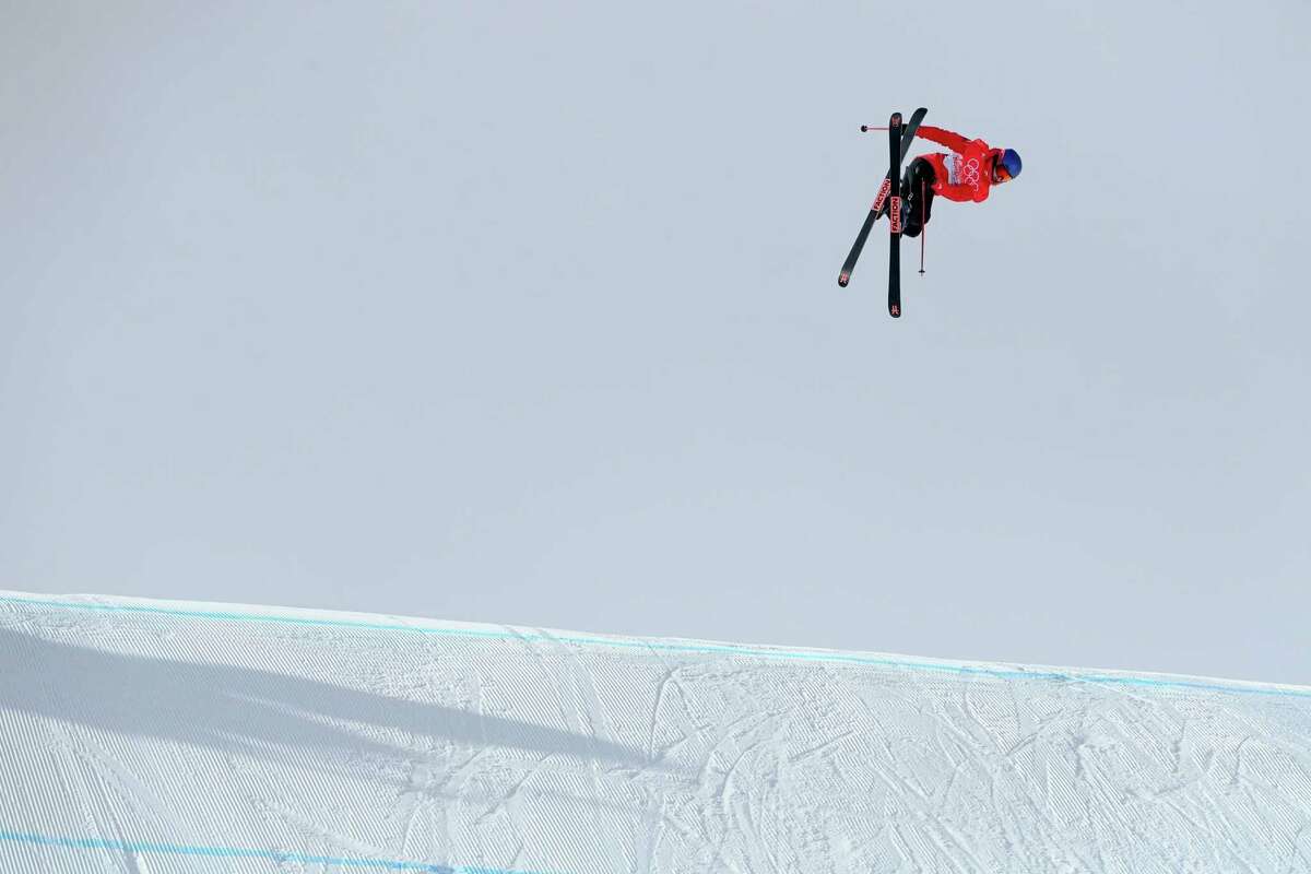 Eileen Gu top seed in ski halfpipe qualifying