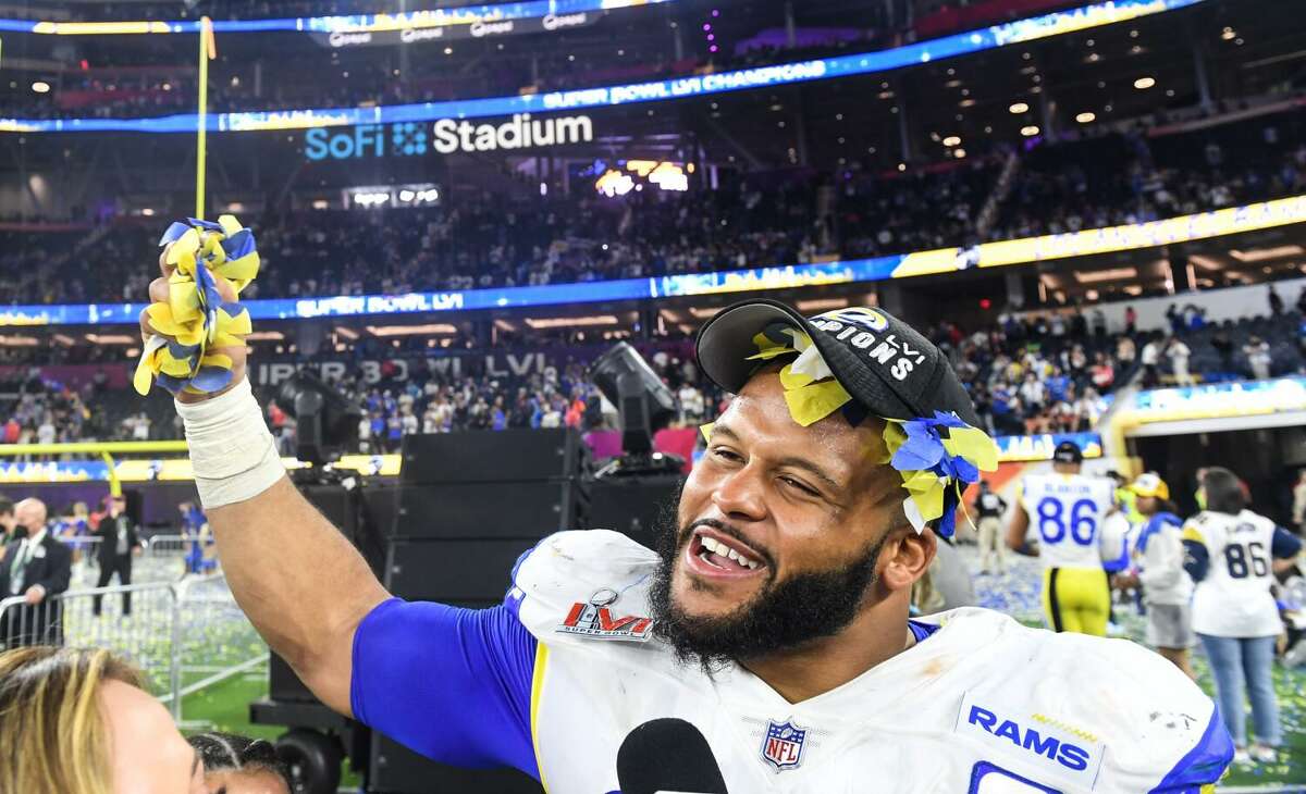 Inglewood, CA - February 08:Los Angeles Rams defensive end Aaron Donald (99) celebrates after the Los Angeles Rams defeated the Cincinnati Bengals 23-20 in Super Bowl LVI at SoFi Stadium on Monday, Feb. 8, 2016 in Inglewood, CA.(Wally Skalij / Los Angeles Times / TNS)