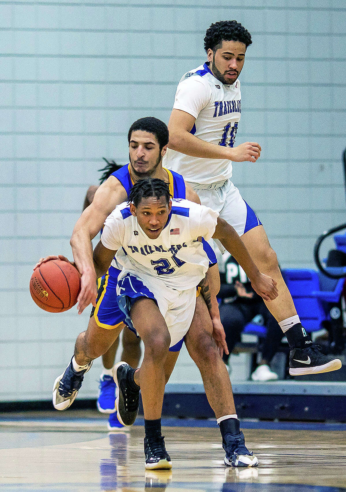 Brevin Jefferson of Vincennes University, middle, reaches in on LCCC's DeMarion Shanklin of LCCC (20) Monday night at the River Bend Arena. Behind them is LCCC's Zidane Moore.