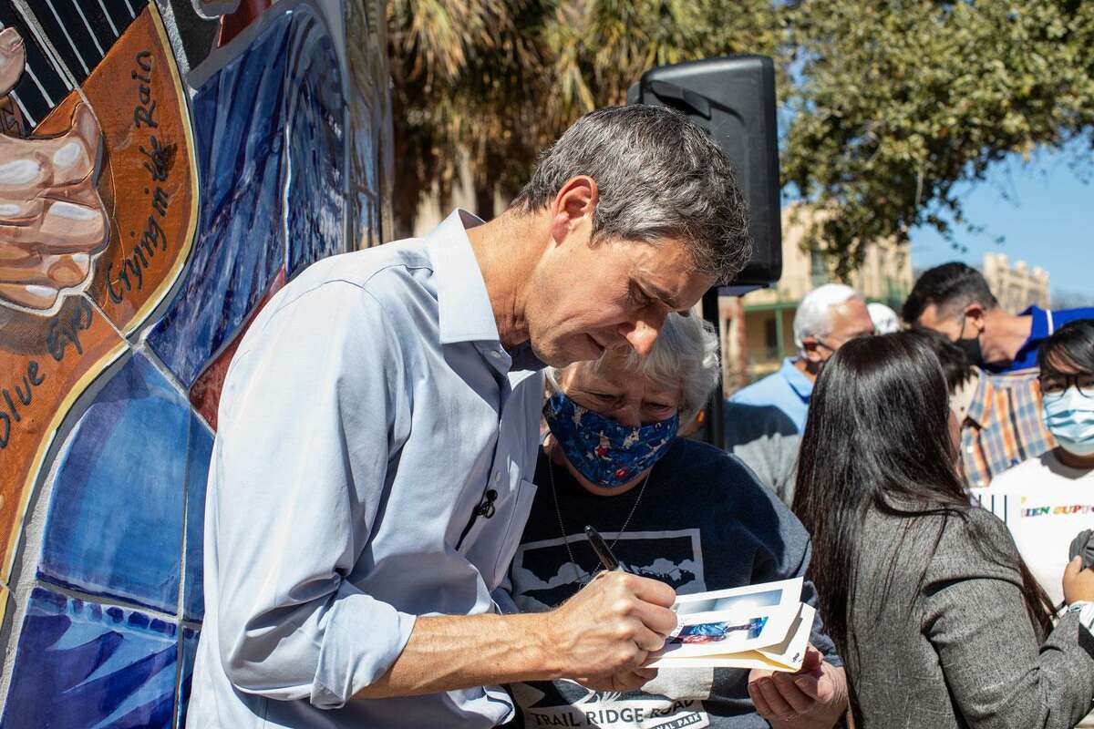 Beto O’Rourke is dressing the part by rolling up his sleeves, just as Gov. Abbott dresses the part in a different way.