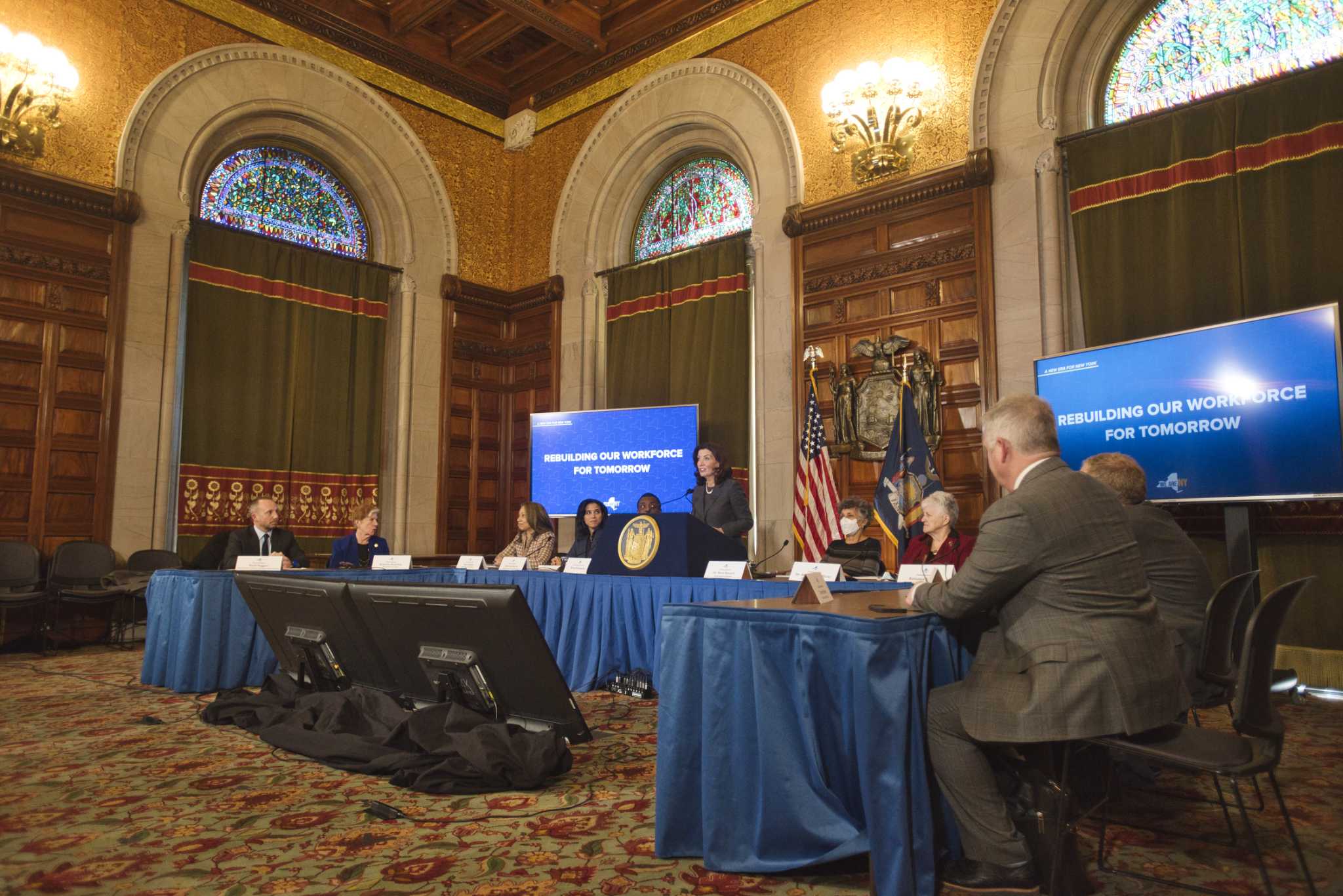 Hochul eyeing March 4 to reconsider masks in schools as she monitors trends - Vimarsana News
