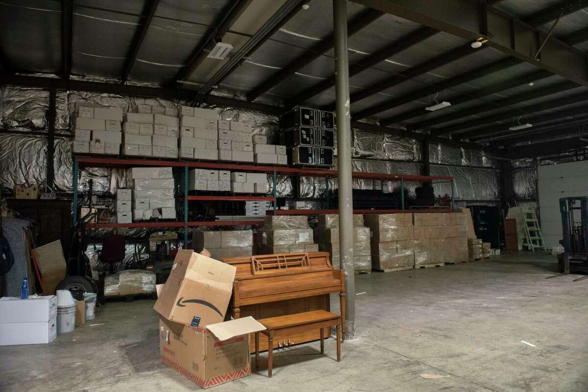 Round Lake freight company uses 25 years of contacts to circumvent