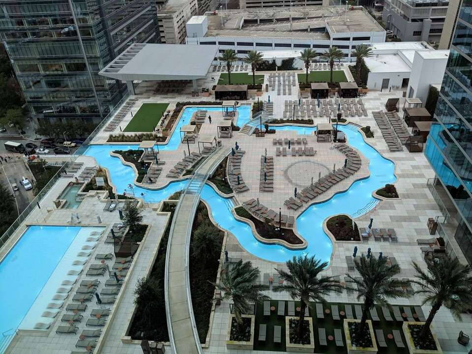 7 resorts in or near Houston with incredible amenities