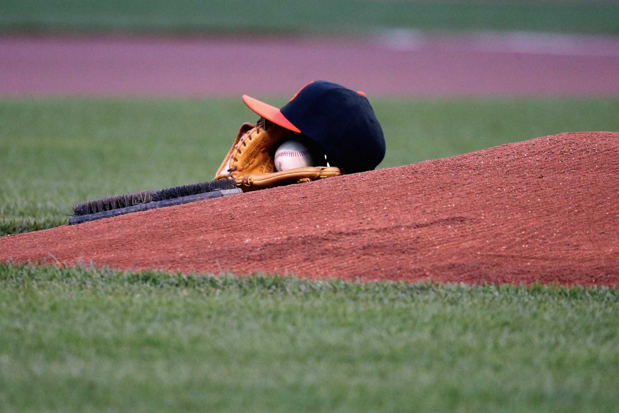 Pitchers and catchers not reporting, sad news for Giants, A’s fans