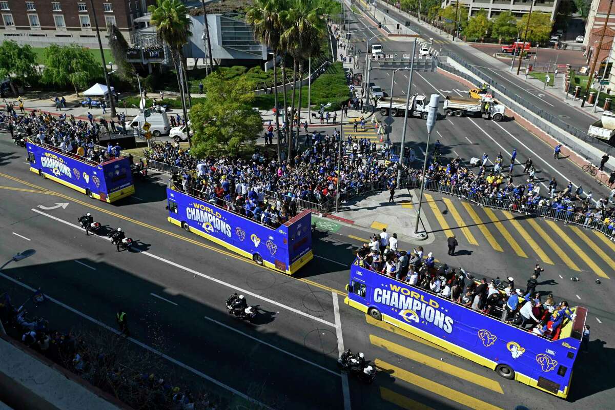 L.A. Rams Super Bowl parade: Fans reckon with smaller fanbase, boast  hopeful future