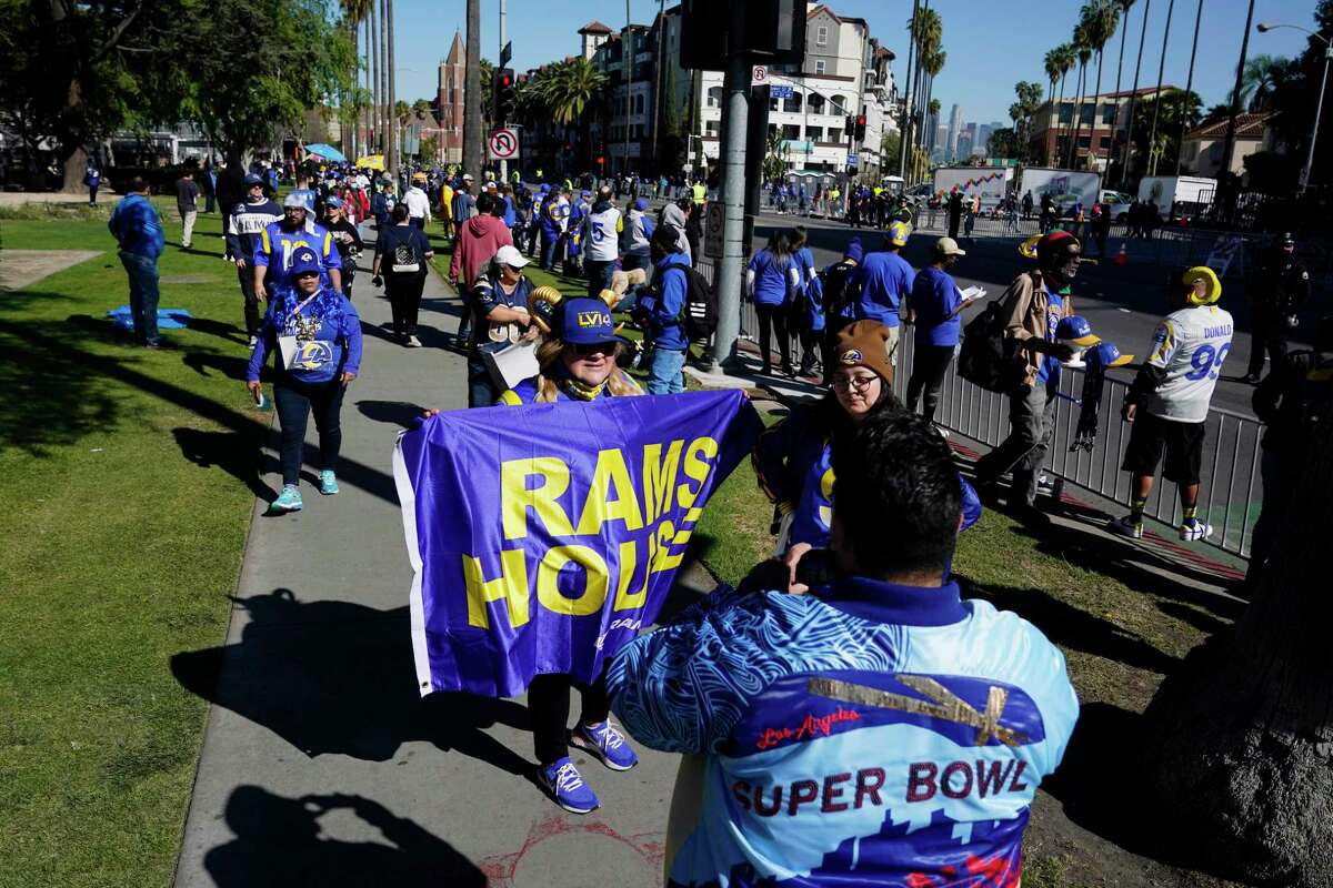 Rams fans cheer Super Bowl champs at LA victory parade