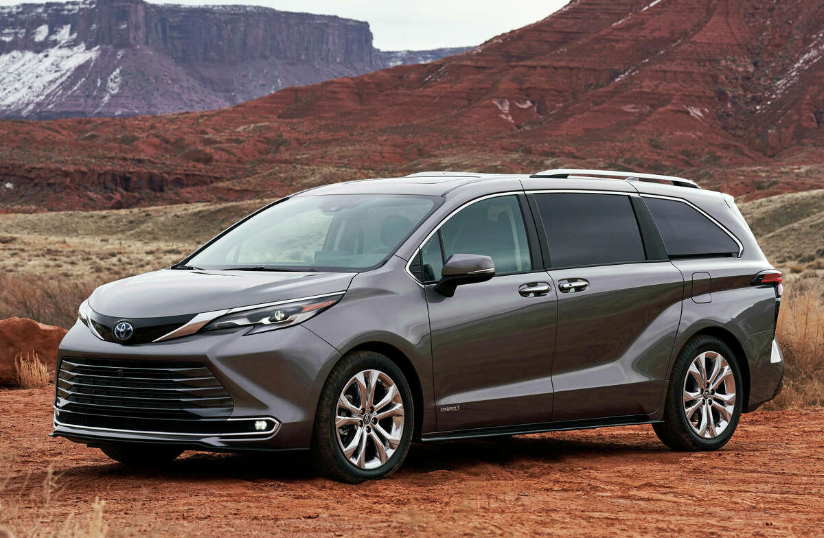 Toyota launches fourth-generation Sienna minivan, makes it a hybrid