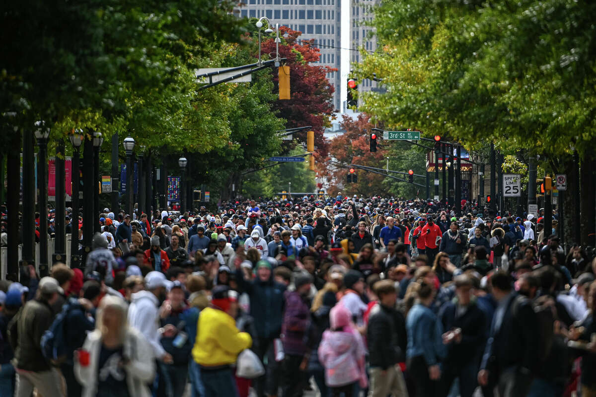 NFL fans roasted the poor attendance at the Rams Super Bowl parade