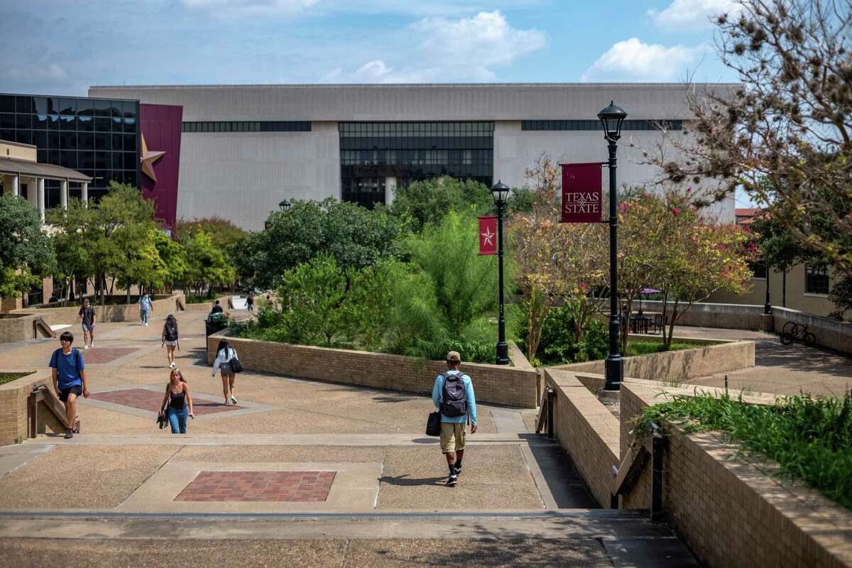 Students walk across campus at Texas State University. 
