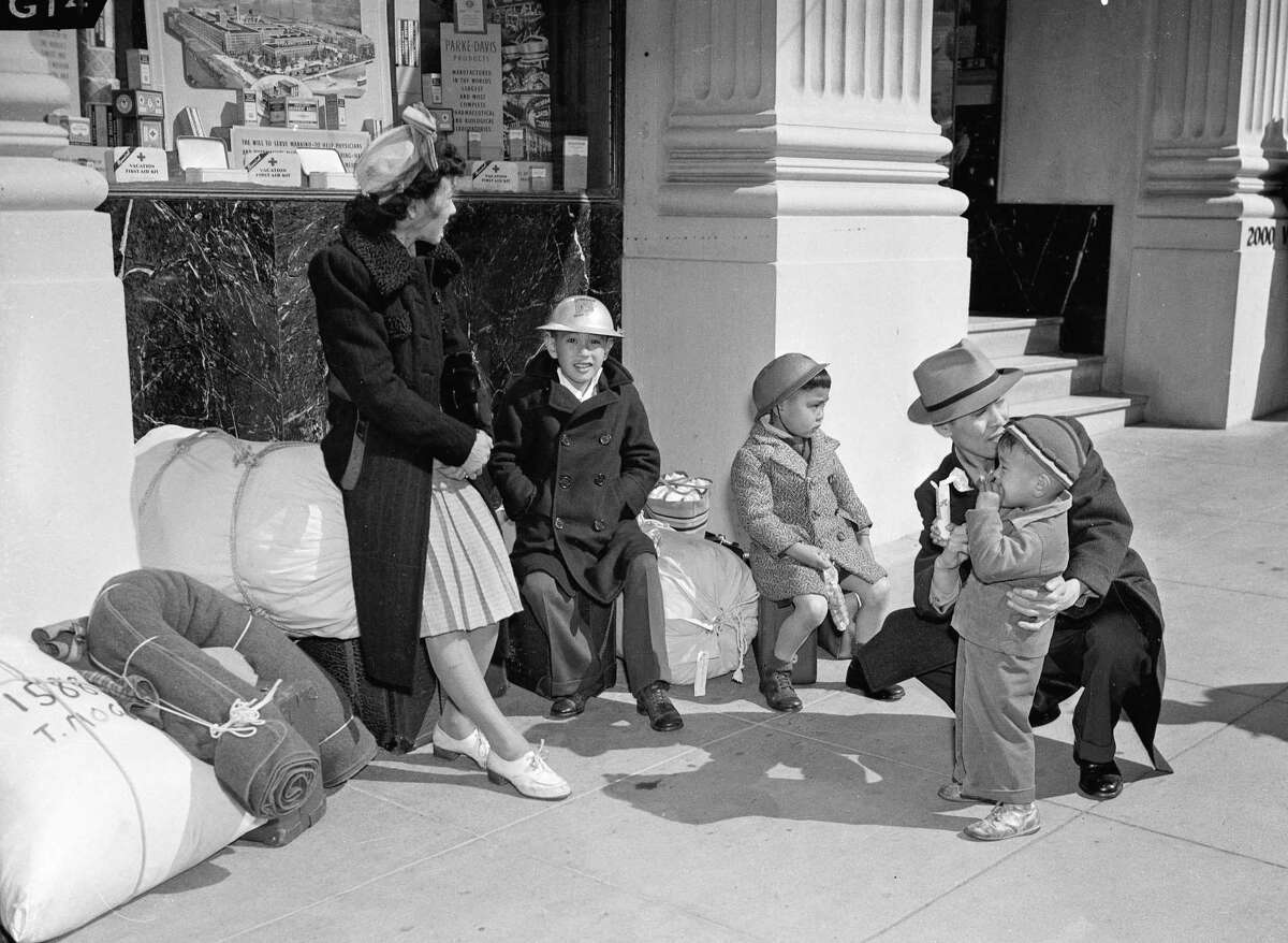 What Happened To The Family In This 1942 Photo It s A Story Of