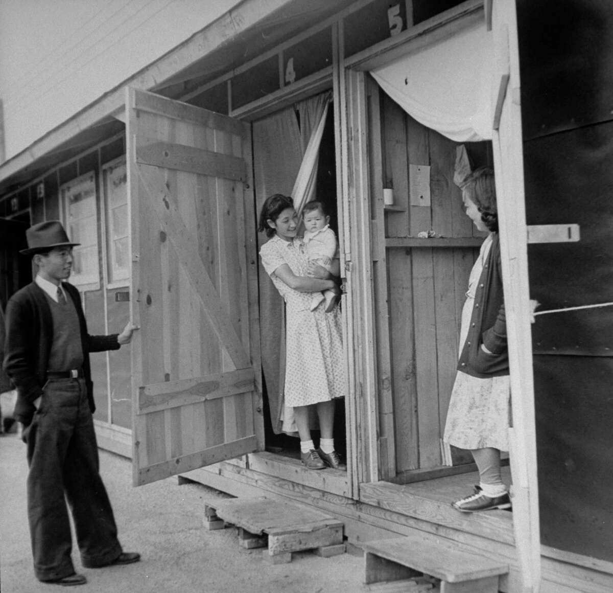 What happened to the family in this 1942 photo? It’s a story of ...