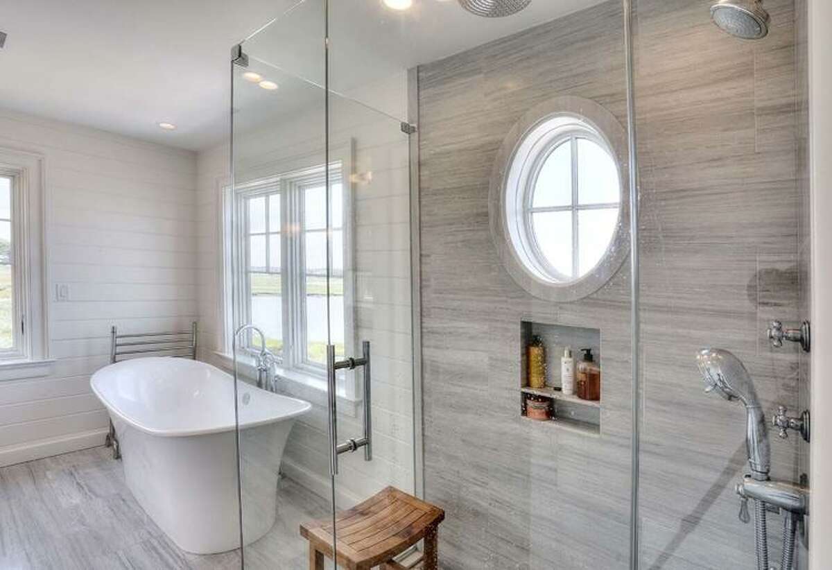 In the light-filled second-floor master bathroom, windows are all around and the shore is always just a glance away.