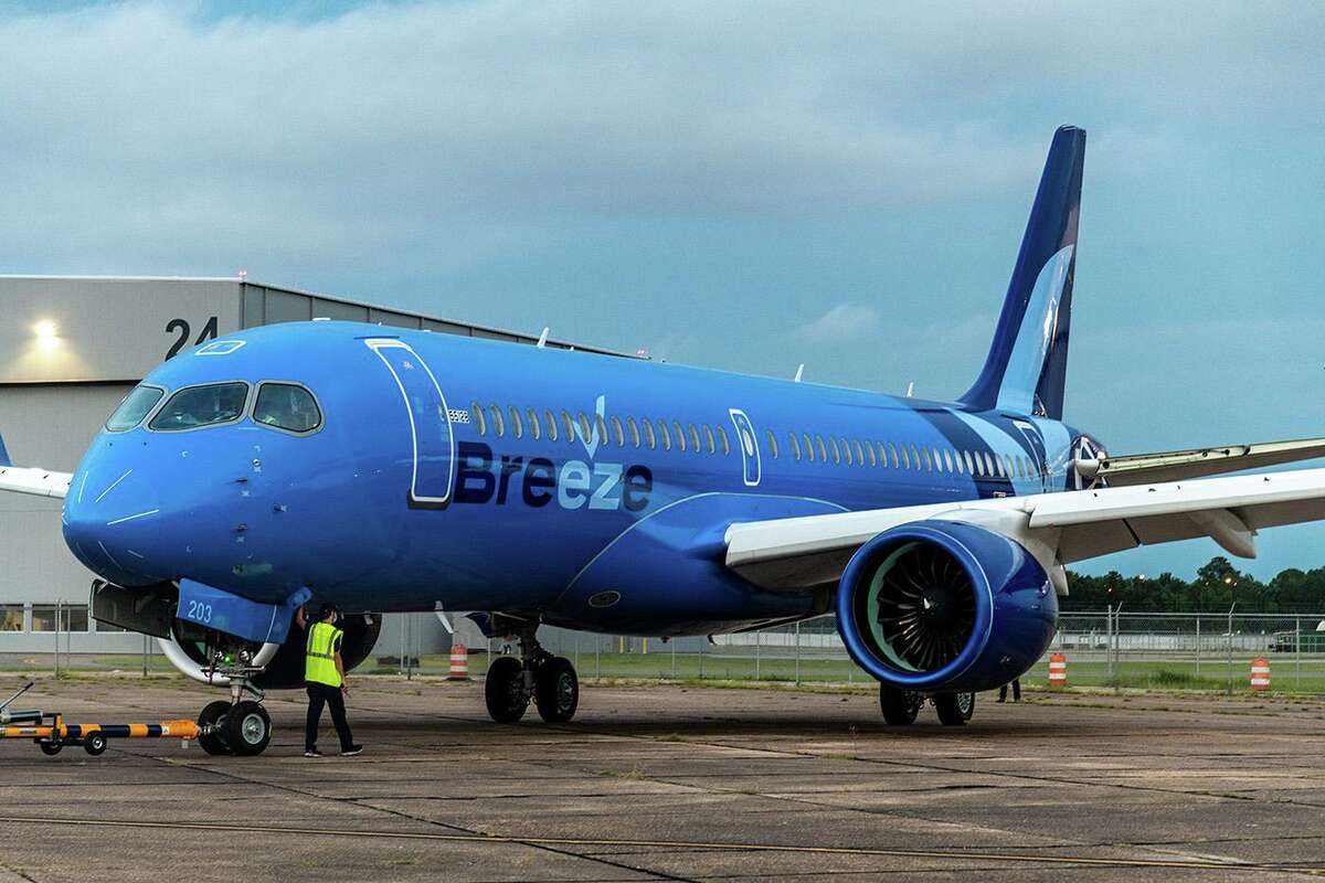 Breeze Airways will establish a new base at Bradley International Airport and plans to create more than 200 jobs in Connecticut.