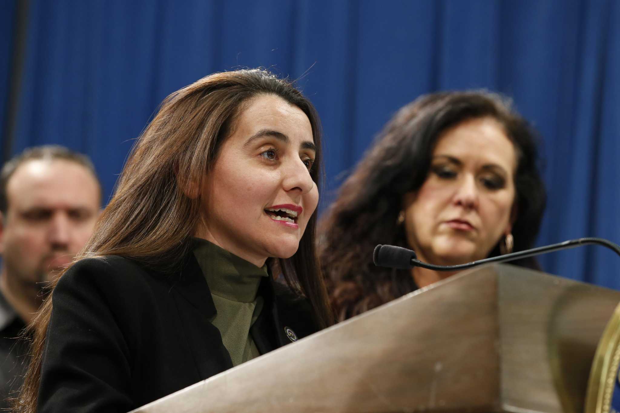 State bill would force companies to publicly report pay by gender, ethnicity for employees and contractors - Vimarsana News