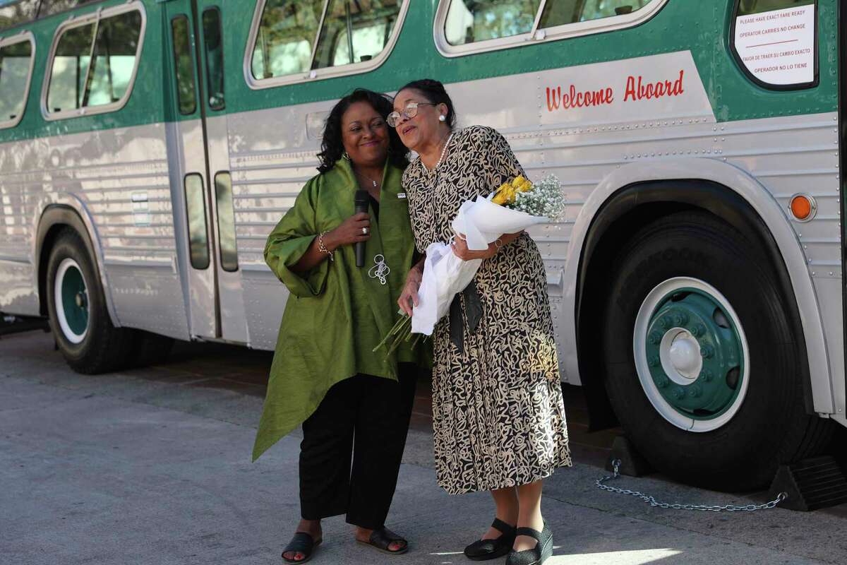 Bonnie Prosser Elder, left, VIA Metropolitan Transit’s general counsel, gives flowers to actress and storyteller Jean Donatto at a ceremony honoring Rosa Parks at La Villita on Thursday. Donatto performed as Parks.
