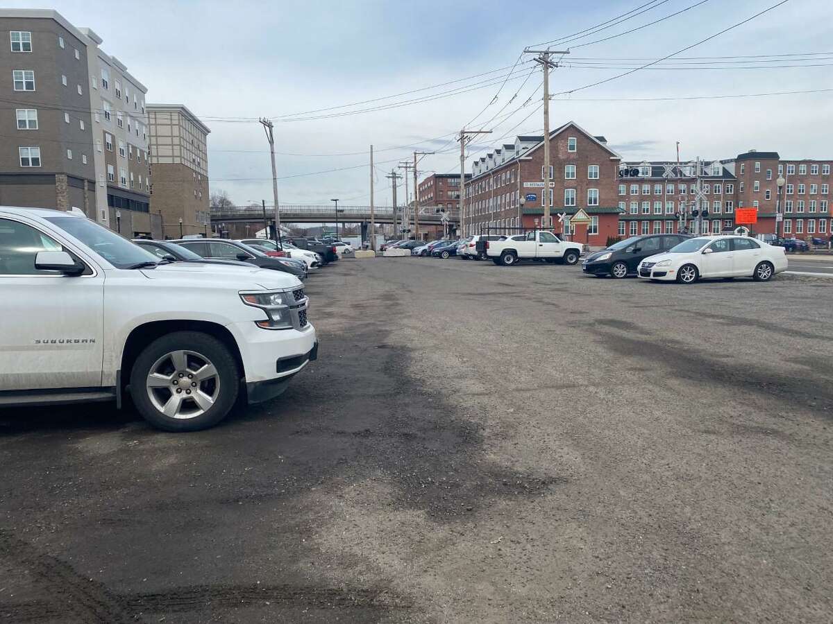 Developer John Guedes has proposed construction of a four-story building, with first-floor commercial and three floors of apartments on what was the former Chromium Procession site on Canal Street. The land is presently used for parking.